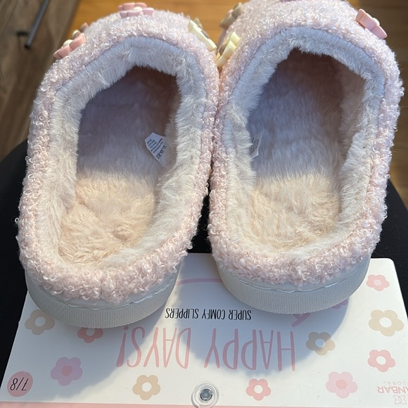 Slippers - Picture 5 of 5